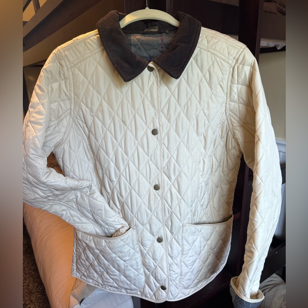Like new: Barbour Annandale quilted Jacket, lightweight. Classic elegance!